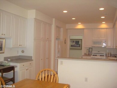 Kitchen - Large eat in w/ breakfast bar too, phone