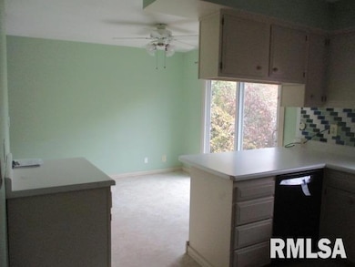 2001 Westgate Dr, Pekin, IL 61554 - photo 6