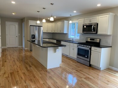 18 Walsh St, Springfield, MA 01109 - photo 2