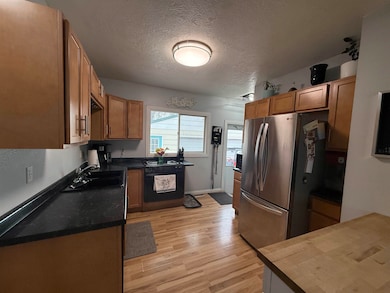 509 13th St NW, Minot, ND 58703 - photo 5