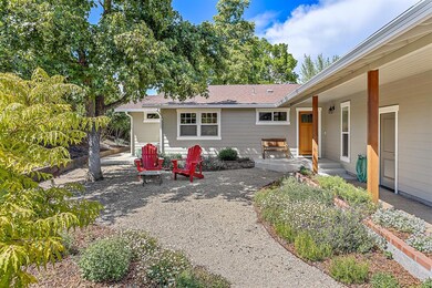 3980 Livingston Rd, Central Point, OR 97502 - photo 3