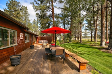 15864 Blue Jay Way. _010