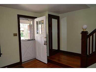 Entry/Foyer.