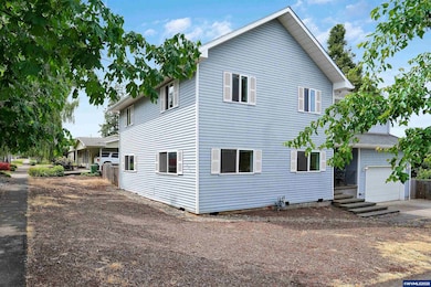 251 Fairview St, Silverton, OR 97381 - photo 3