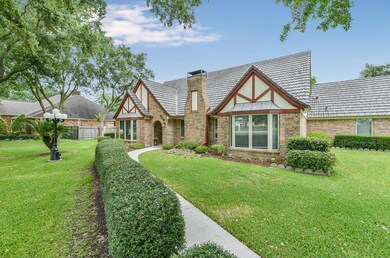 300 Oak Dr, Friendswood, TX 77546 - photo 2