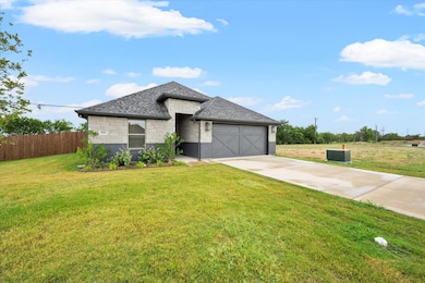 816 Tesslynn Ave, Godley, TX 76044 - photo 3