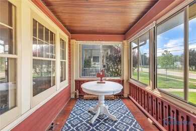 539 W 3rd St, Port Clinton, OH 43452 - photo 7