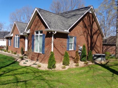 125 Stonegate Cir, Shelbyville, TN 37160 - photo 2