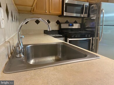 1646 Parkcrest Cir unit 100, Reston, VA 20190 - photo 7