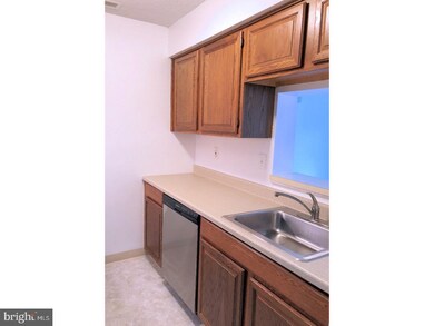 413 Ravens Crest Dr, Plainsboro, NJ 08536 - photo 4