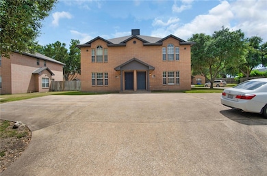 2528 Ashford Dr unit Upgraded, College Station, TX 77840 - photo 2