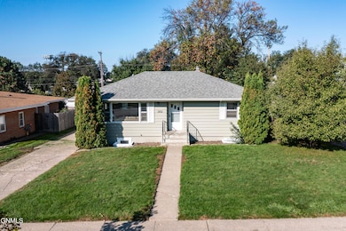 1202 N 4th St, Bismarck, ND 58501 - photo 2