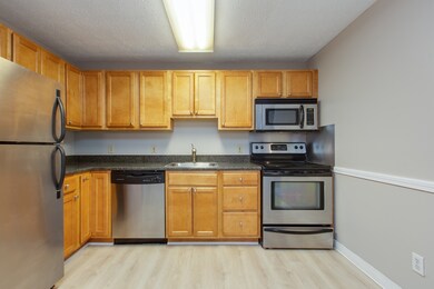 525 Calef Rd unit 13, Manchester, NH 03103 - photo 6