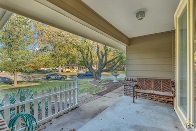 5719 SW 27th St, Topeka, KS 66614 - photo 6