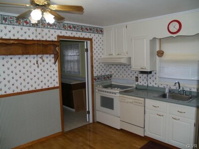 1089 Arbor Ln, Slatington, PA 18080 - photo 5