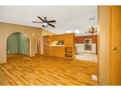 Living Room/Entrance