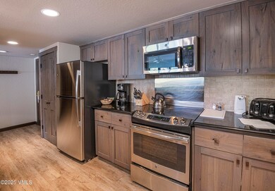 St-James-PlL-Web_12 units only kitchen 2