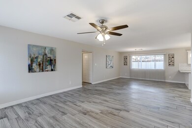 1724 W Wickieup Ln-10