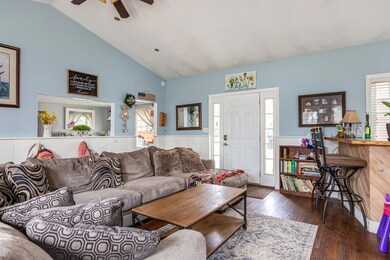 446 Intervale Rd New-print-008-003-Livng