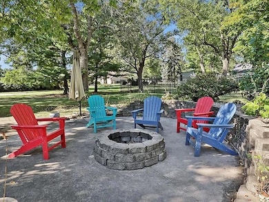 1028 28th St, West Des Moines, IA 50266 - photo 2