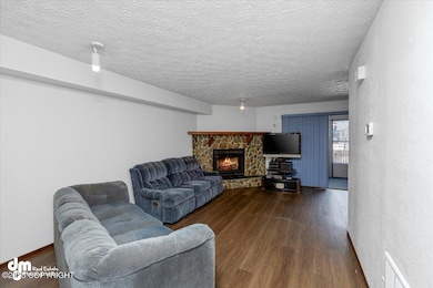 05-IMG_5847_Living Room_Unit 1_SSW