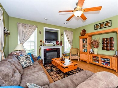 115 Chestnut Ln, Hendersonville, NC 28792 - photo 4