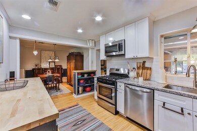 1042 W 30th St, Houston, TX 77018 - photo 4