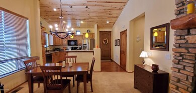 007_Dining Area & Kitchen