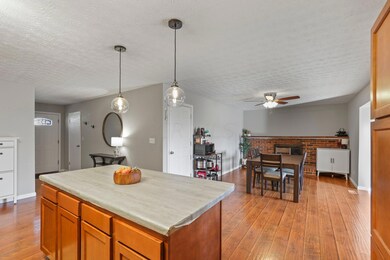 2831 Woodcroft Rd, Columbus, OH 43204 - photo 6