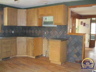 2624 SW Clay St, Topeka, KS 66611 - photo 5