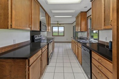 *Counter virtually staged.* This is what kitchen c