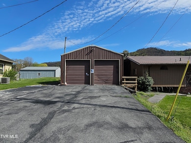 316 Shawnee Ave W, Big Stone Gap, VA 24219 - photo 4