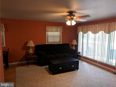 908 Hawthorne Ave, Secane, PA 19018 - photo 4