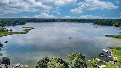 4358 Skusa Dr, Brighton, MI 48116 - photo 3