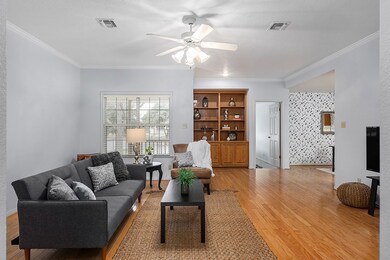 101 W Grothe St, Fredericksburg, TX 78624 - photo 6