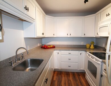 75 Page Rd unit 8, Bedford, MA 01730 - photo 7