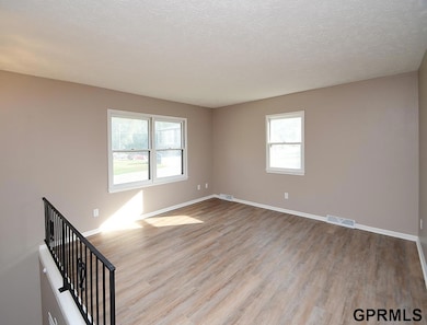 4927 Robin Dr, Omaha, NE 68157 - photo 5