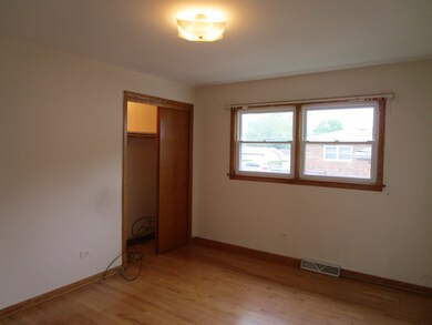 636 W Gladys Ave, Elmhurst, IL 60126 - photo 4