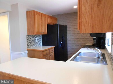 8634 Spring Creek Ct, Springfield, VA 22153 - photo 7