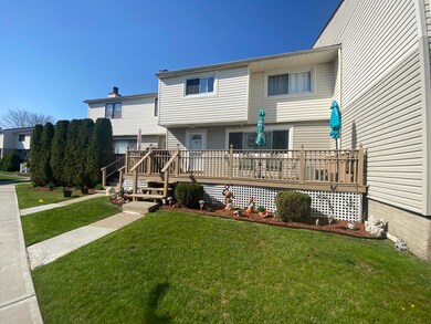 433 Willow Rd E unit 2, Staten Island, NY 10314 - photo 2