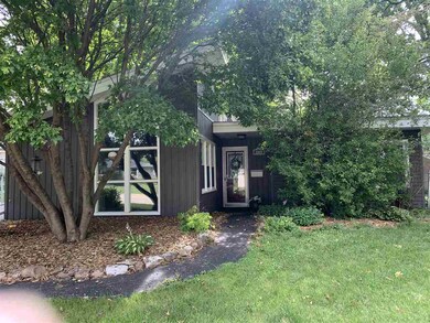 2218 Rownd St, Cedar Falls, IA 50613 - photo 2