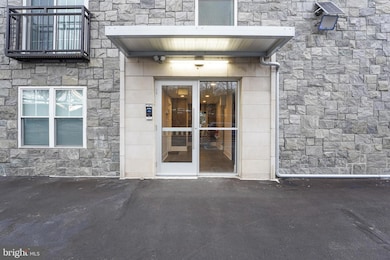 537 Apple St unit 302, Conshohocken, PA 19428 - photo 2