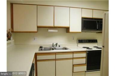 5700 Chapman Mill Dr, Rockville, MD 20852 - photo 3