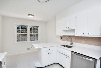 56 Cambridge Dr, Greenwich, CT 06831 - photo 5