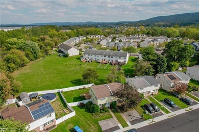 205 Lockridge Ln, Alburtis, PA 18011 - photo 4