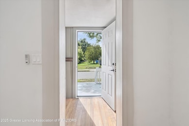 06-624-Brook-St-Lansing-MI-48906-WindowS