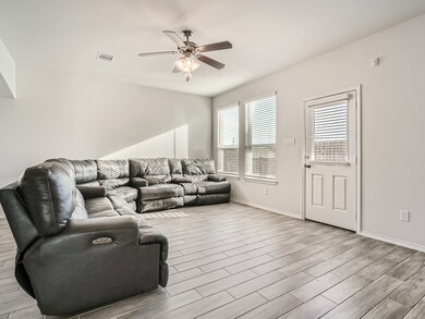 5197 Latigo Ct, Alvin, TX 77511 - photo 6