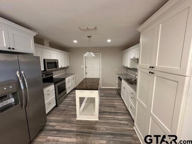 2214 Aberdeen Dr, Tyler, TX 75703 - photo 3