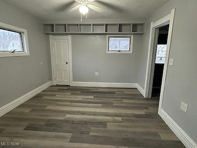 220 Lake Ave unit up, Elyria, OH 44035 - photo 4