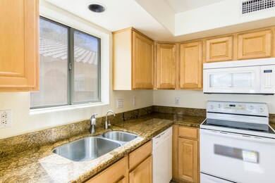 006-Kyle-Dr-Neely-Farms-kitchen b